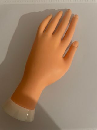Mano Maniquí para hacer las uñas.