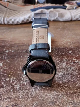 Reloj Naviforce Negro y Plateado