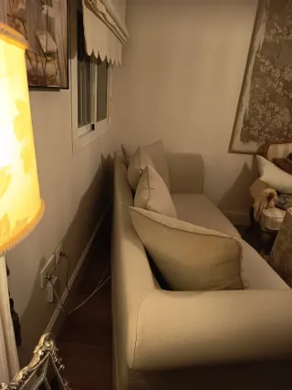 Sofá de 3 plazas beige y rosa