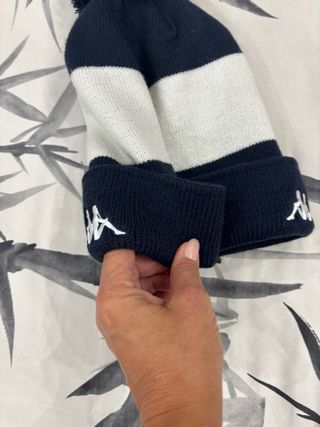 Cappello Kappa Blu e Bianco con Pompon