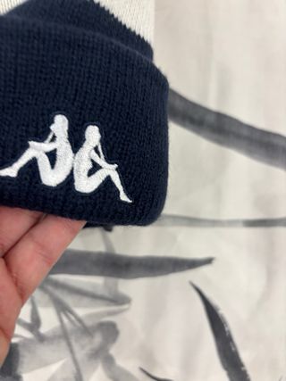 Cappello Kappa Blu e Bianco con Pompon