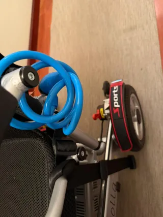 Sedia a rotelle elettrica pieghevole