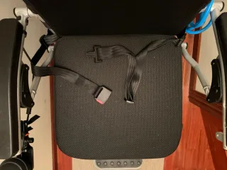 Sedia a rotelle elettrica pieghevole