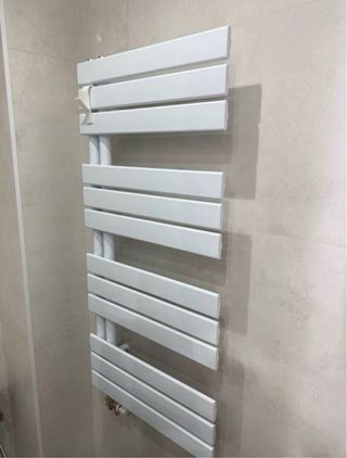 Radiador toallero Emke blanco