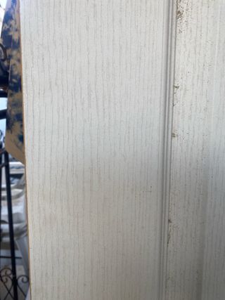 Puerta de madera blanca