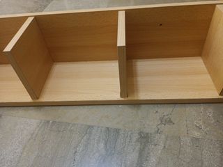 Estante de pared de madera beige