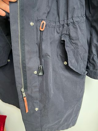 Gabardina Bershka azul marino Talla M