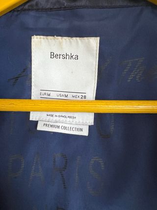 Gabardina Bershka azul marino Talla M