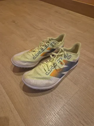 New Balance MD500 Bambas Clavos.