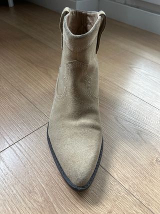 Botines cowboy de serraje beige