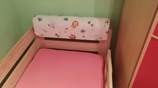 Cama infantil madera y estantería