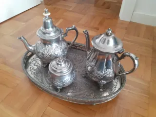 Juego de té de metal plateado