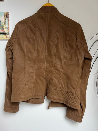 Cazadora efecto piel camel