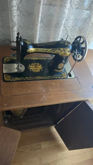 Máquina de coser Singer antigua