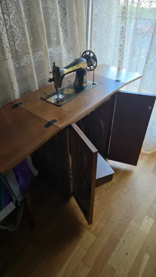 Máquina de coser Singer antigua