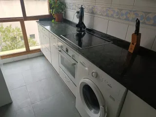 Cocina modular sin electrodomésticos.