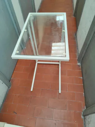 Mesa auxiliar cristal y metal