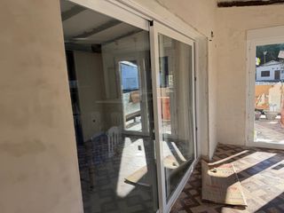 Puerta corredera acristalada