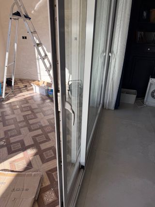 Puerta corredera acristalada