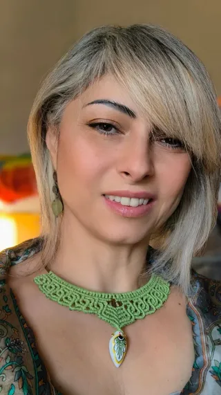 Collana macramè con ciondolo in ceramica