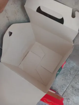 Scatola Grinch Happy Meal McDonald's + Regalo