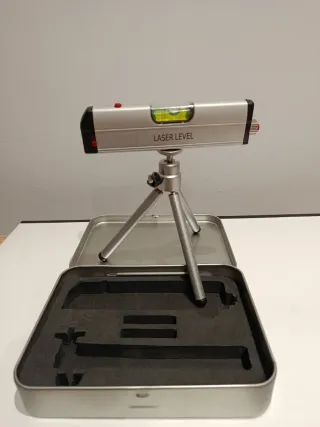 Nivel Láser con Trípode y Estuche