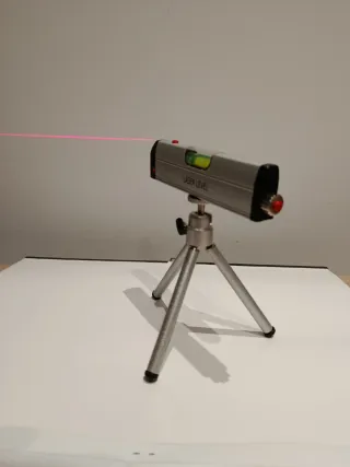 Nivel Láser con Trípode y Estuche