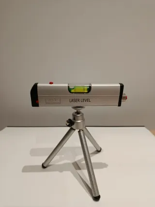 Nivel Láser con Trípode y Estuche