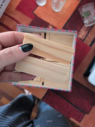 Juego Drunken Jenga con vasos y reloj