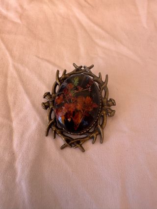 Broche vintage con diseño floral