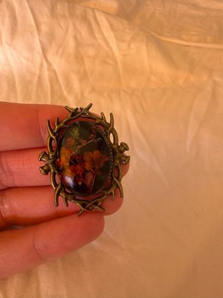 Broche vintage con diseño floral