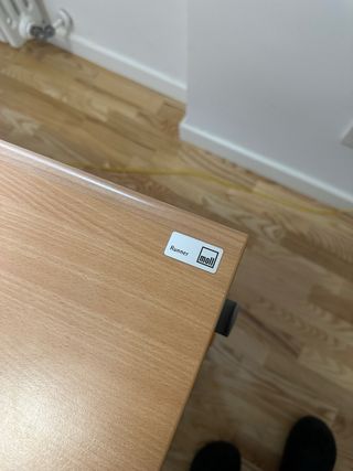 Mesa de escritorio madera y metal