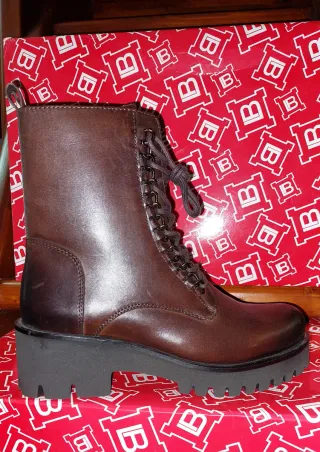 Anfibio donna in morbido pellame color t moro inve