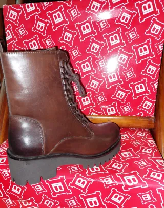 Anfibio donna in morbido pellame color t moro inve