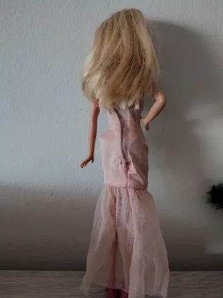 Set 2 Muñecas una es Barbie Vestido Rosa y Flores