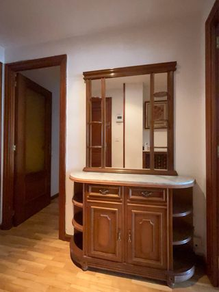 Mueble recibidor madera con espejo