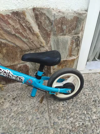 Bici de equilibrio infantil azul
