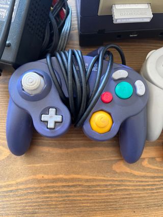 Nintendo GameCube Morado + Mandos