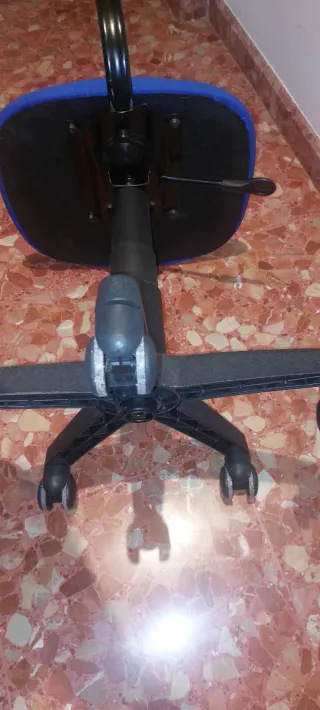 Silla de escritorio con ruedas azul