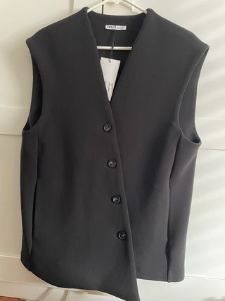 Chaleco negro Zara
