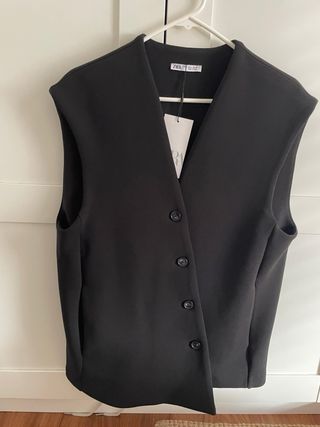 Chaleco negro Zara