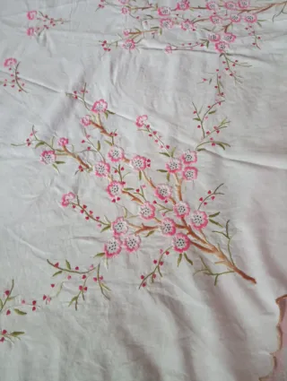 Tovaglia ricamata fiori rosa lino