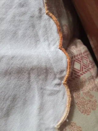 Tovaglia ricamata fiori rosa lino