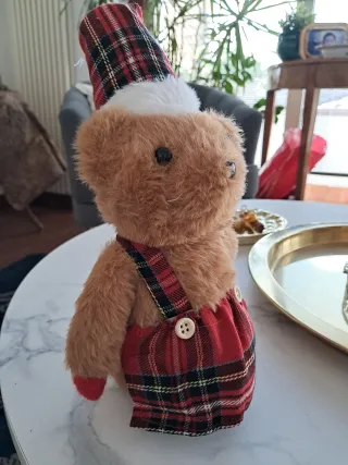 Orsetto peluche natalizio con cappello eurospin