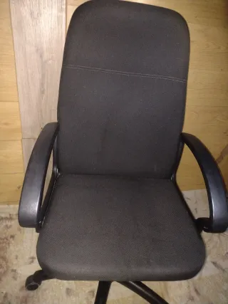 Silla de oficina negra