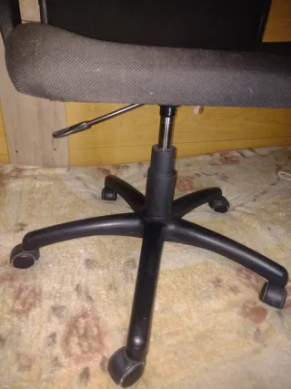 Silla de oficina negra