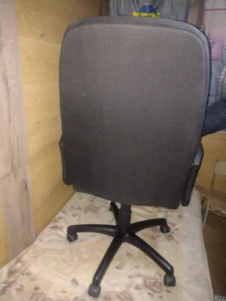 Silla de oficina negra