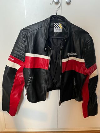 Chaqueta Biker Bershka Negra y Roja