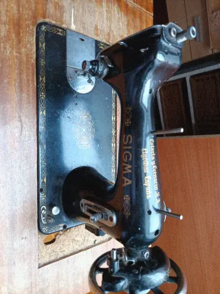 Máquina de coser Sigma antigua