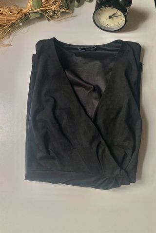 Vestido cruzado negro antelina. Zara. talla M